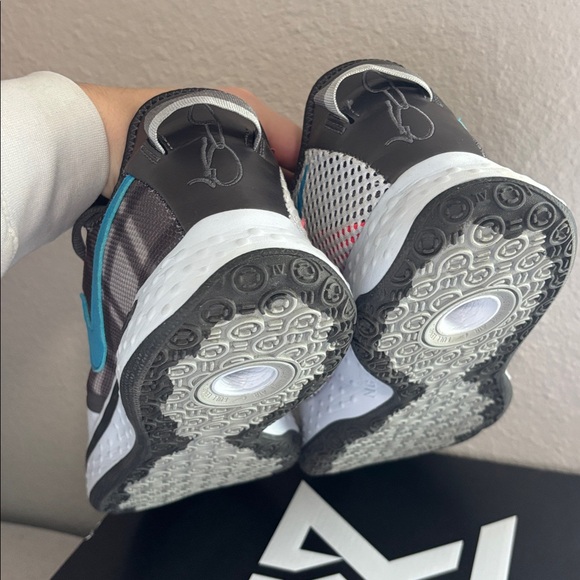 Nike - Picture 3 of 3